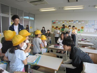 地域の小学生がきてくれました