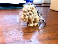 獅子彫刻。