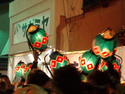 遠州森の祭り☆緑提灯は進行係です！道を開けてください☆