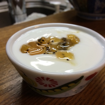 手作りヨーグルトとジャム