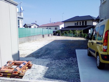 外で工作