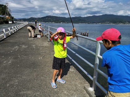 【ハゼをとって食べる】開催しました。ハゼ釣りの部の様子です。