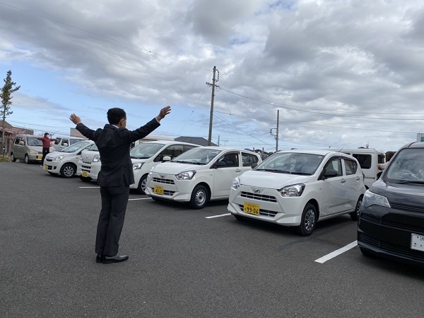 何をしている？　