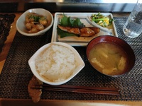 【みかど横丁】“やまもと”さんでランチ