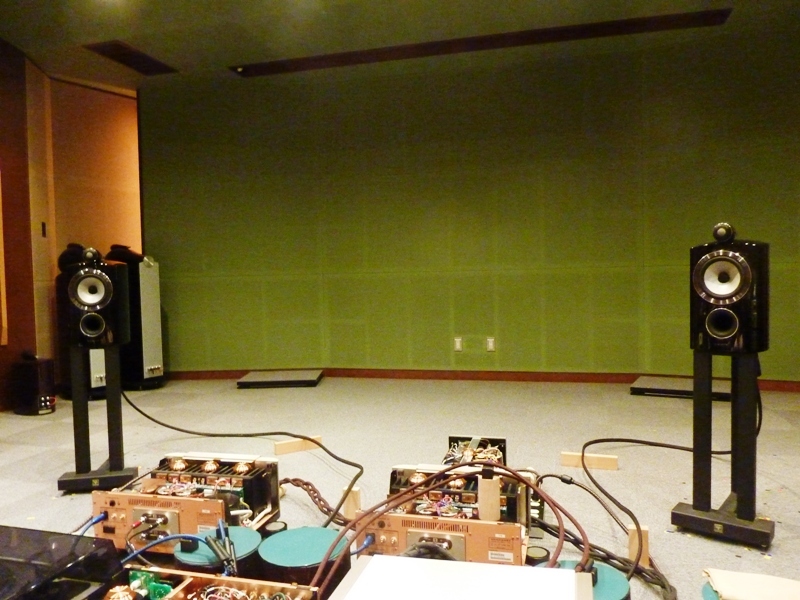 B&Wスピーカー802D3、805D3の色違いバージョンを聴き比べ♪