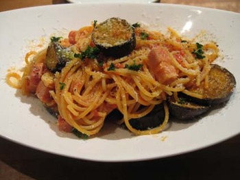 夕食はワインと