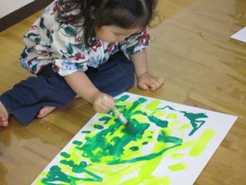 スポンジで描こう（お母さんと一緒教室）