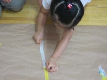 テープで遊ぼう（お母さんと一緒教室）