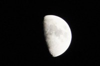 月を眺める… 2015/04/28 21:56:21