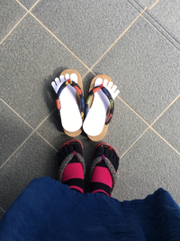 つまみ細工教室の日に靴下に労られる私。 2018/09/12 22:11:13