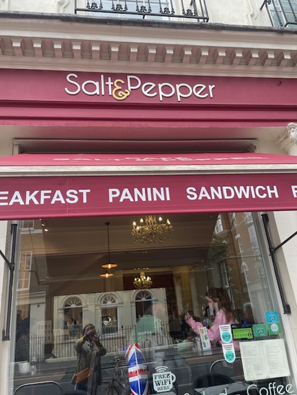 ロンドンの朝食(ω)