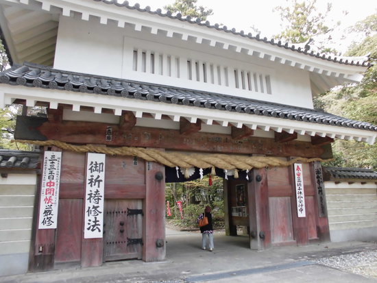 目の霊山「油山寺」御開帳中！薬師本堂まで250段を歩く！足腰の神様にも健康祈願