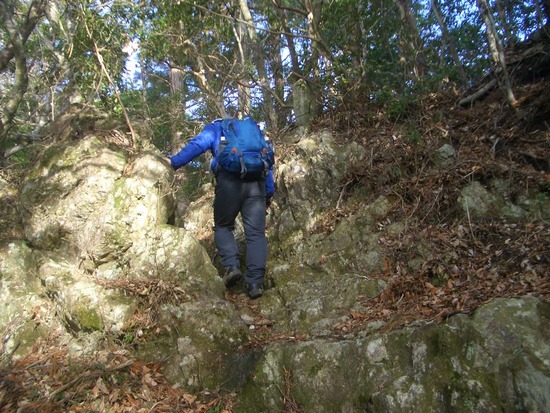 愛知鳳来寺山の鷹打場・天狗岩からの空！丁石残る参道で湯谷峠・行者越を越えて周回！