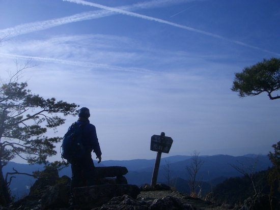 愛知鳳来寺山の鷹打場・天狗岩からの空！丁石残る参道で湯谷峠・行者越を越えて周回！