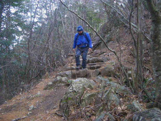 愛知鳳来寺山の鷹打場・天狗岩からの空！丁石残る参道で湯谷峠・行者越を越えて周回！