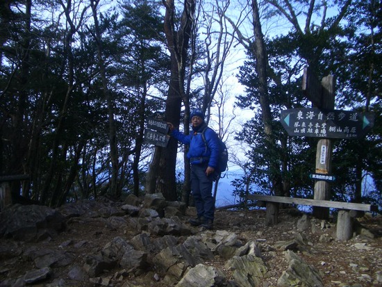愛知鳳来寺山の鷹打場・天狗岩からの空！丁石残る参道で湯谷峠・行者越を越えて周回！