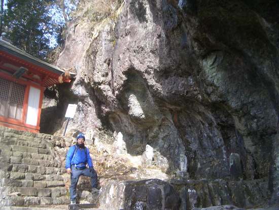 愛知鳳来寺山の鷹打場・天狗岩からの空！丁石残る参道で湯谷峠・行者越を越えて周回！
