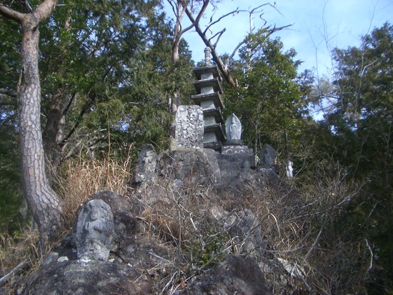 愛知鳳来寺山の鷹打場・天狗岩からの空！丁石残る参道で湯谷峠・行者越を越えて周回！