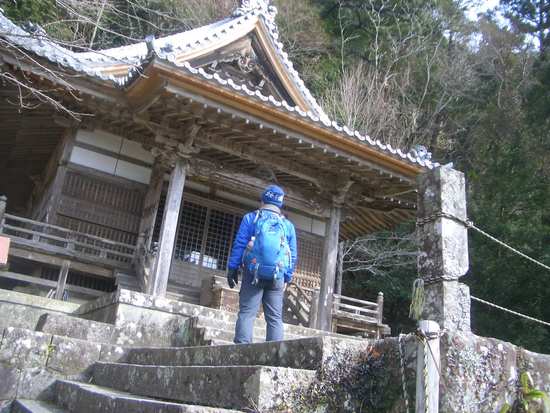 愛知鳳来寺山の鷹打場・天狗岩からの空！丁石残る参道で湯谷峠・行者越を越えて周回！