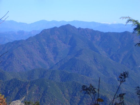 紅葉の愛知県民の森から宇連山へ！大自然感じる周回尾根を踏破