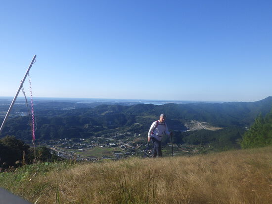 竜ヶ石山を伊平・滝清水からの尾根ルートで往復！青空に立つ初生の鐘