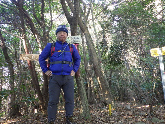 湖西連峰・坊ヶ峰へ！五葉の五滝・平尾山から冷風吹く稜線を縦走往復