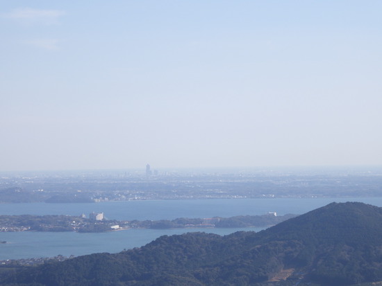 湖西連峰・坊ヶ峰へ！五葉の五滝・平尾山から冷風吹く稜線を縦走往復