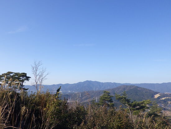 湖西連峰・坊ヶ峰へ！五葉の五滝・平尾山から冷風吹く稜線を縦走往復