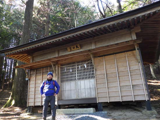 くんま水車の里から鳶ノ巣山・大日山を稜線縦走　急登と藪漕ぎを満悦