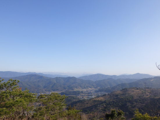 雨生山と金山を世界の桜の園から周回！早春の心地よい風の中を低山歩き