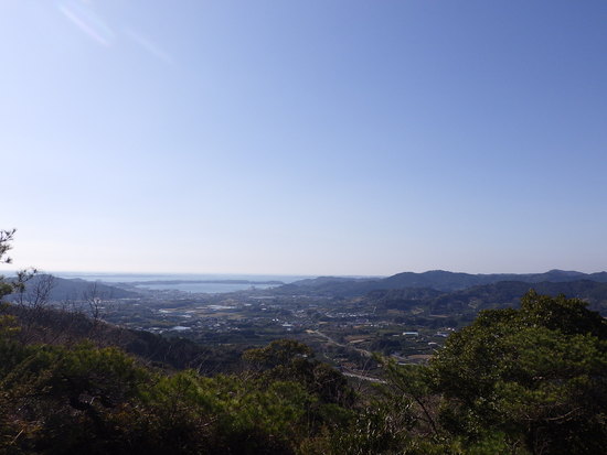 雨生山と金山を世界の桜の園から周回！早春の心地よい風の中を低山歩き