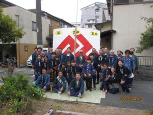 名残組凧揚会・・・初凧糸目付け