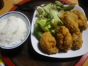 夕食は、カキフライ。