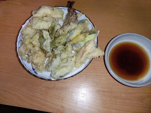 柿の葉を天ぷら。