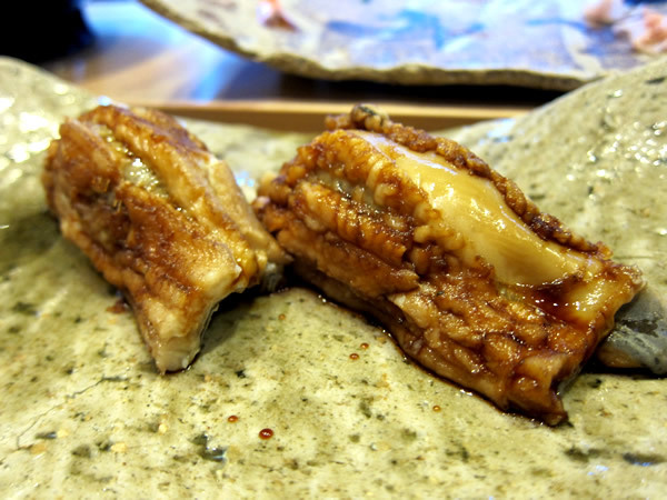 寿司屋のカウンターで握ってもらう醍醐味（寿し半／半田町）