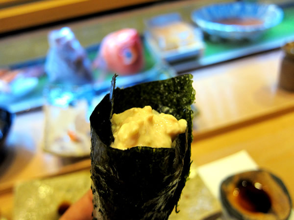 寿司屋のカウンターで握ってもらう醍醐味（寿し半／半田町）