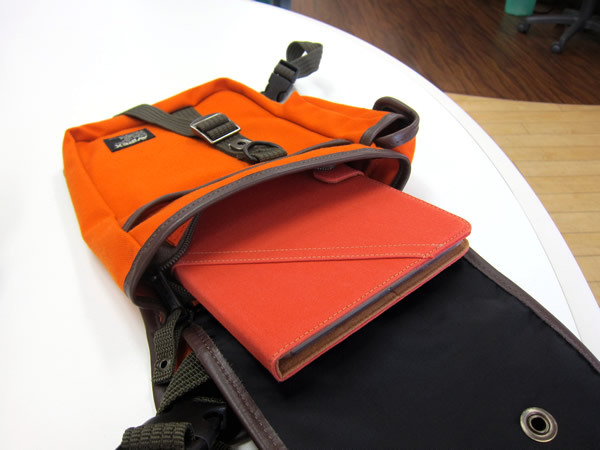 AVIREX EAGLE AVX348（+iPad mini）レビュー