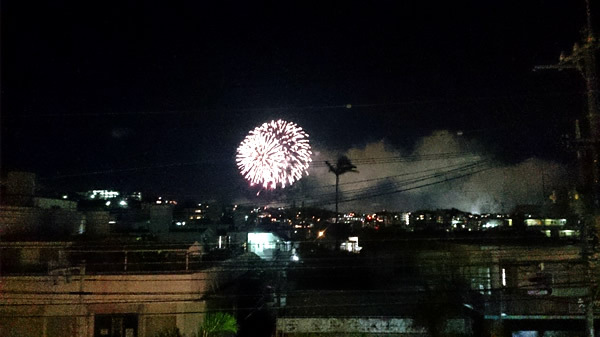 夏の青空と、夏の夜の花火と。
