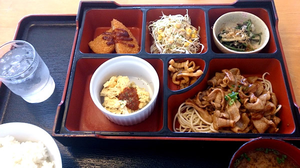 ジョエル 富塚店／深夜もやってるボリューム自慢の店