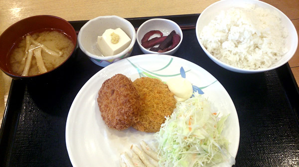 高速道路の休憩穴場「富士見食堂」