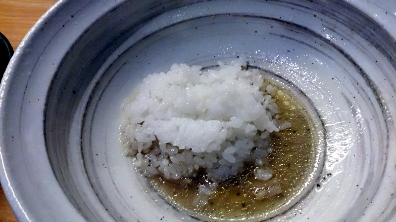 七色のまぜそば。自分だけのまぜそばが見つかる「いっとく」