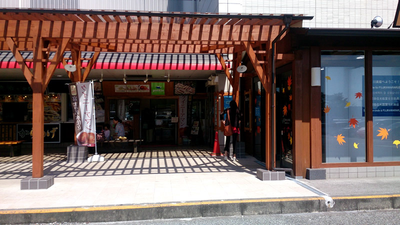 世界遺産を望む食事とパノラマビュー「富士川楽座」は日本一の道の駅