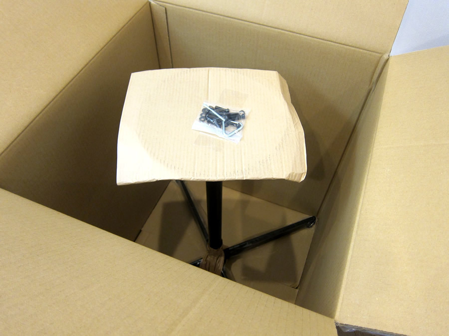 カフェスタイル。ソファ＋ダイニングという概念で、LD にいつも居るくつろぐ空間。