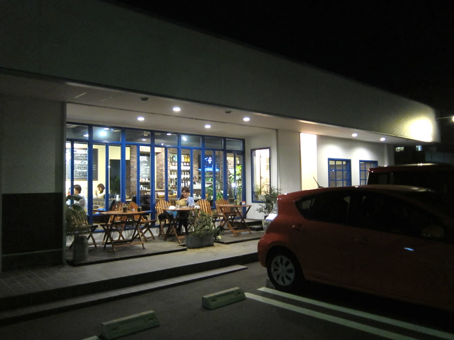CAFE No.iE ｜ ソファ席・テラス席。くつろぎ空間のカフェダイニングバー