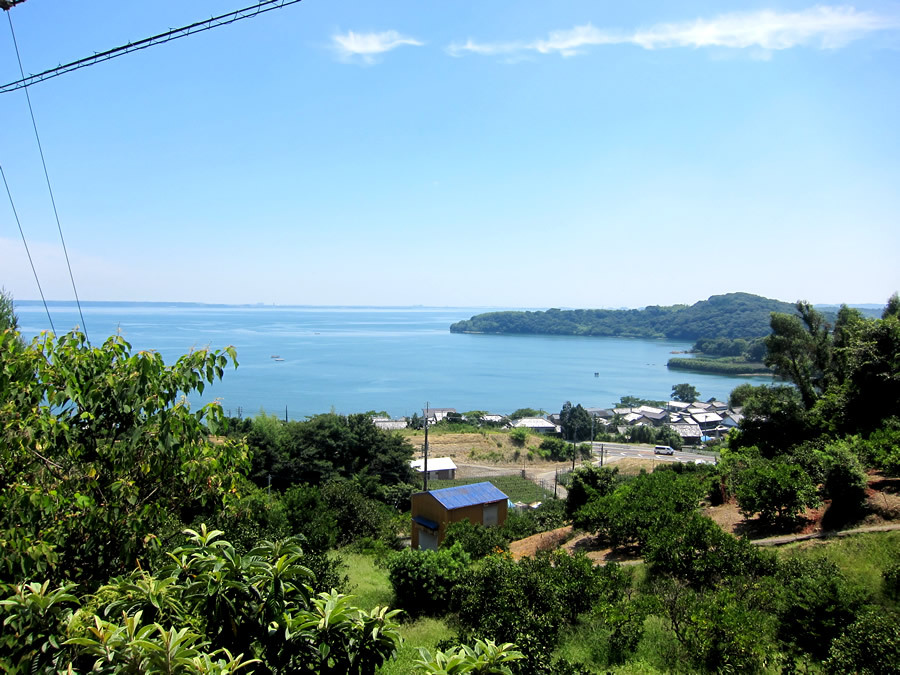 真夏のフレンチ、絶景の海と空、美しく可愛いフランス料理｜オーベルジュキャトルセゾン