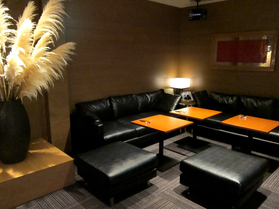 会員制 Bar 楽園
