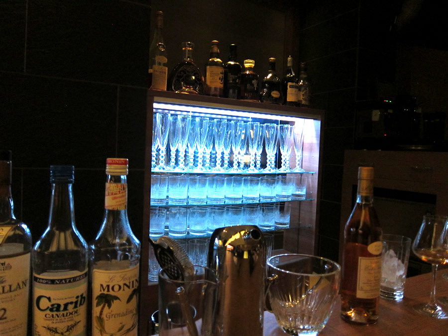 会員制 Bar 楽園