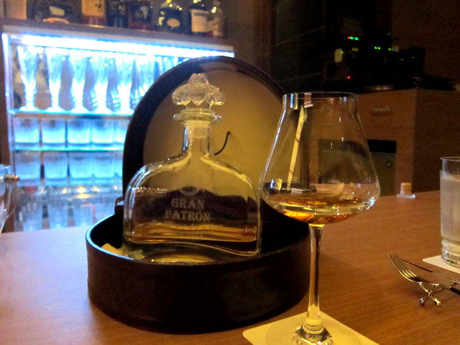 会員制 Bar 楽園