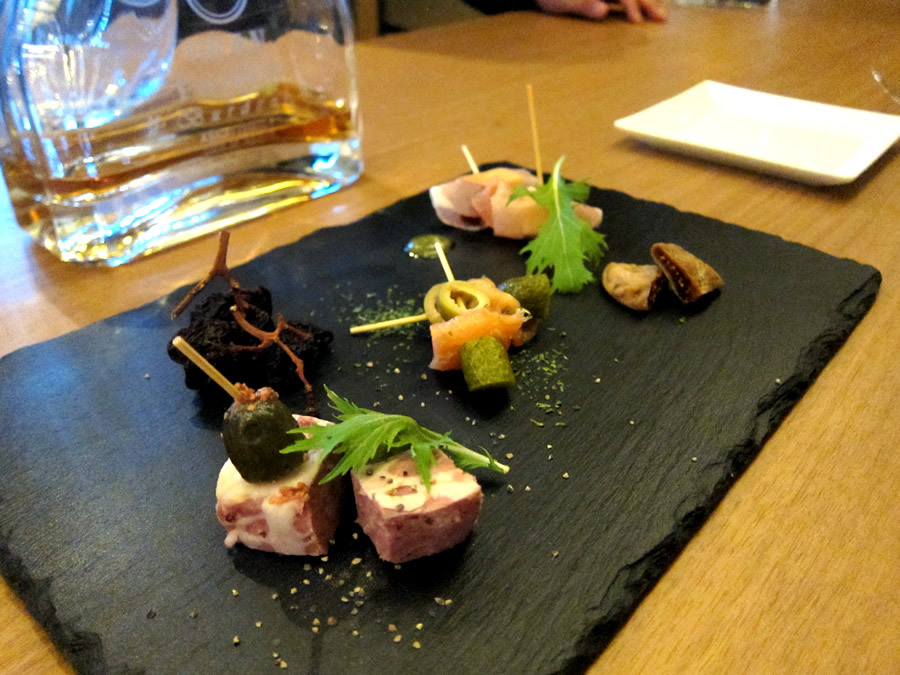 会員制 Bar 楽園