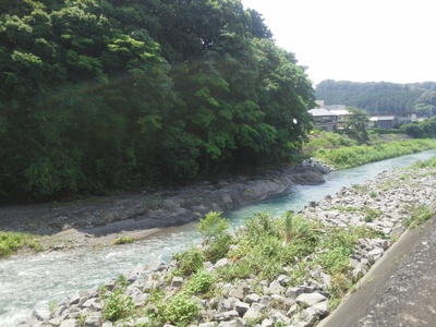 川は流れてどこどこ行くの♪
